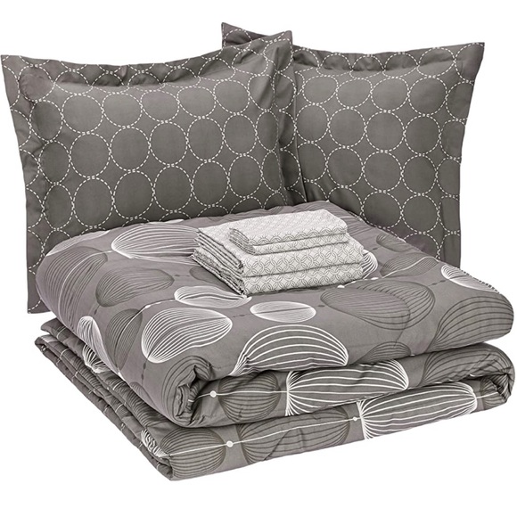 AmazonBasics Bedding 7pc Comforter Set Poshmark
